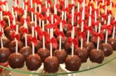 Kit com 50 popcakes personalizados.